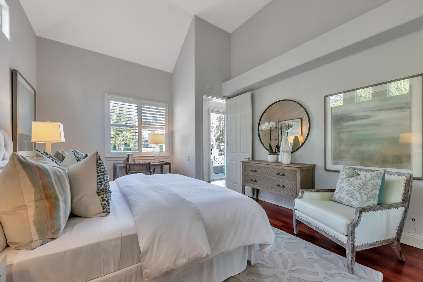 858 Lakeshore Drive
