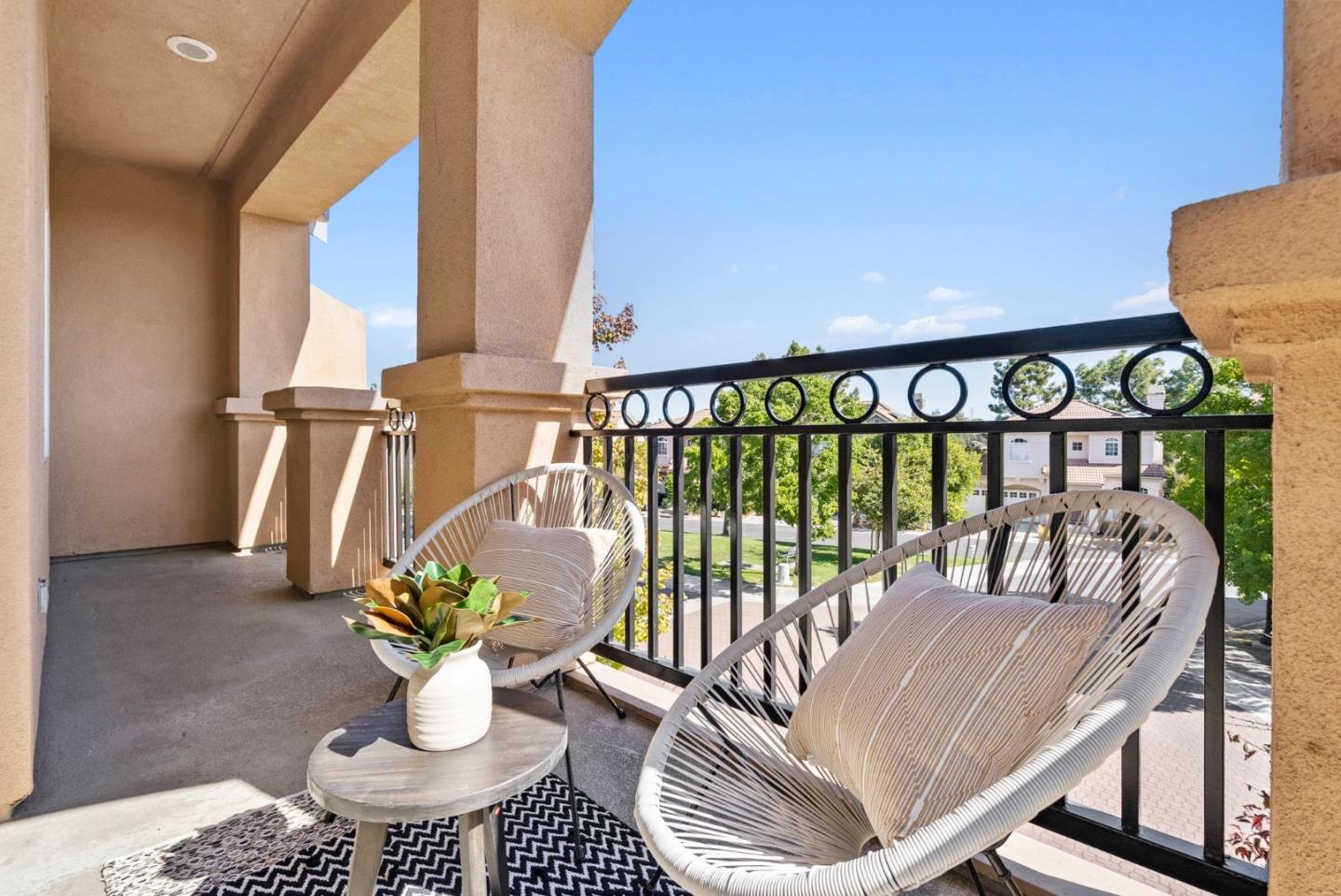 20 Arroyo View Circle