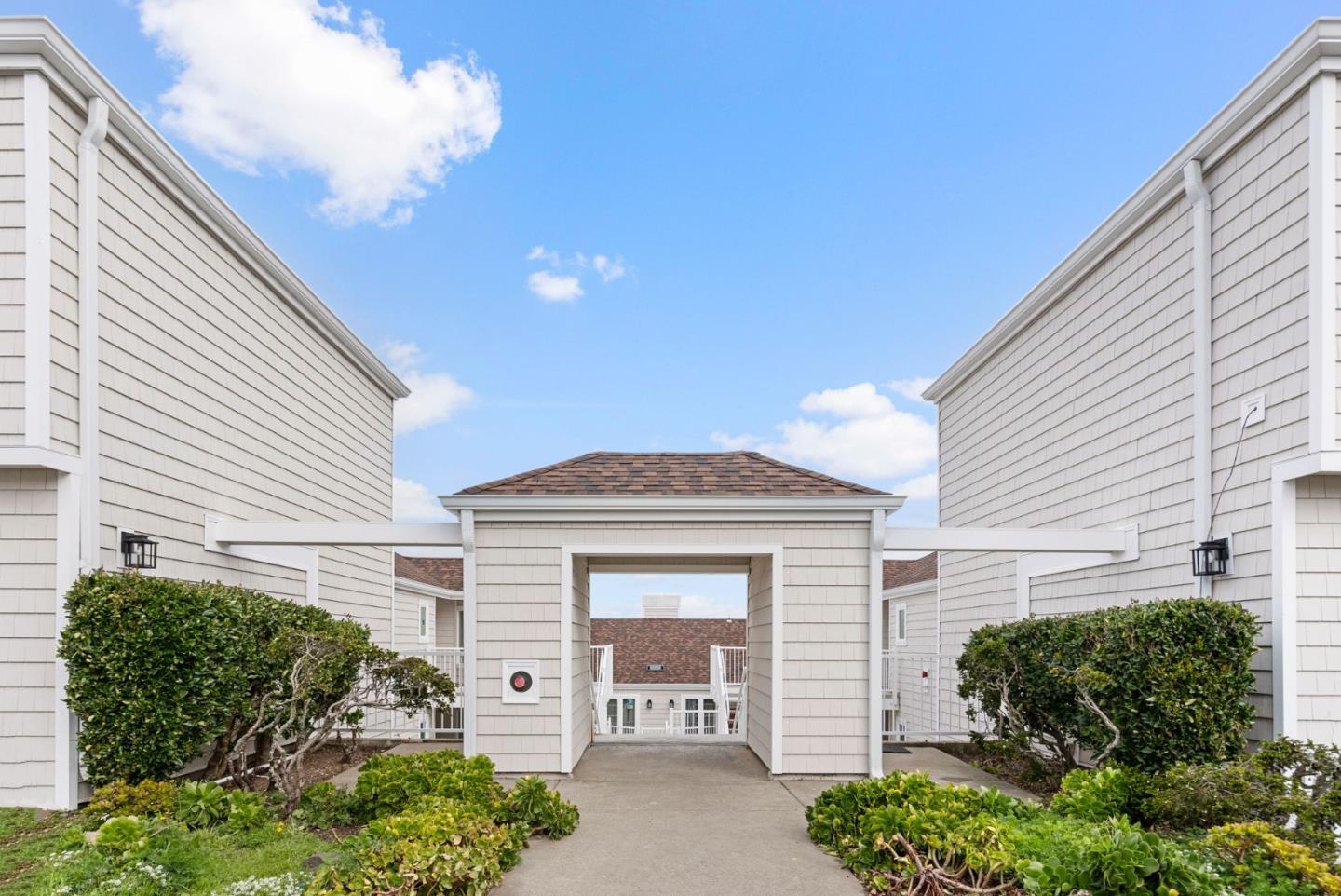 580 Pointe Pacific DR 3