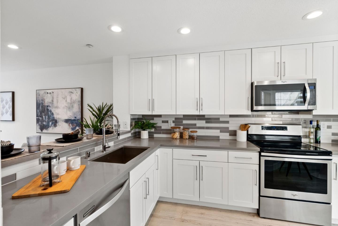 580 Pointe Pacific DR 3