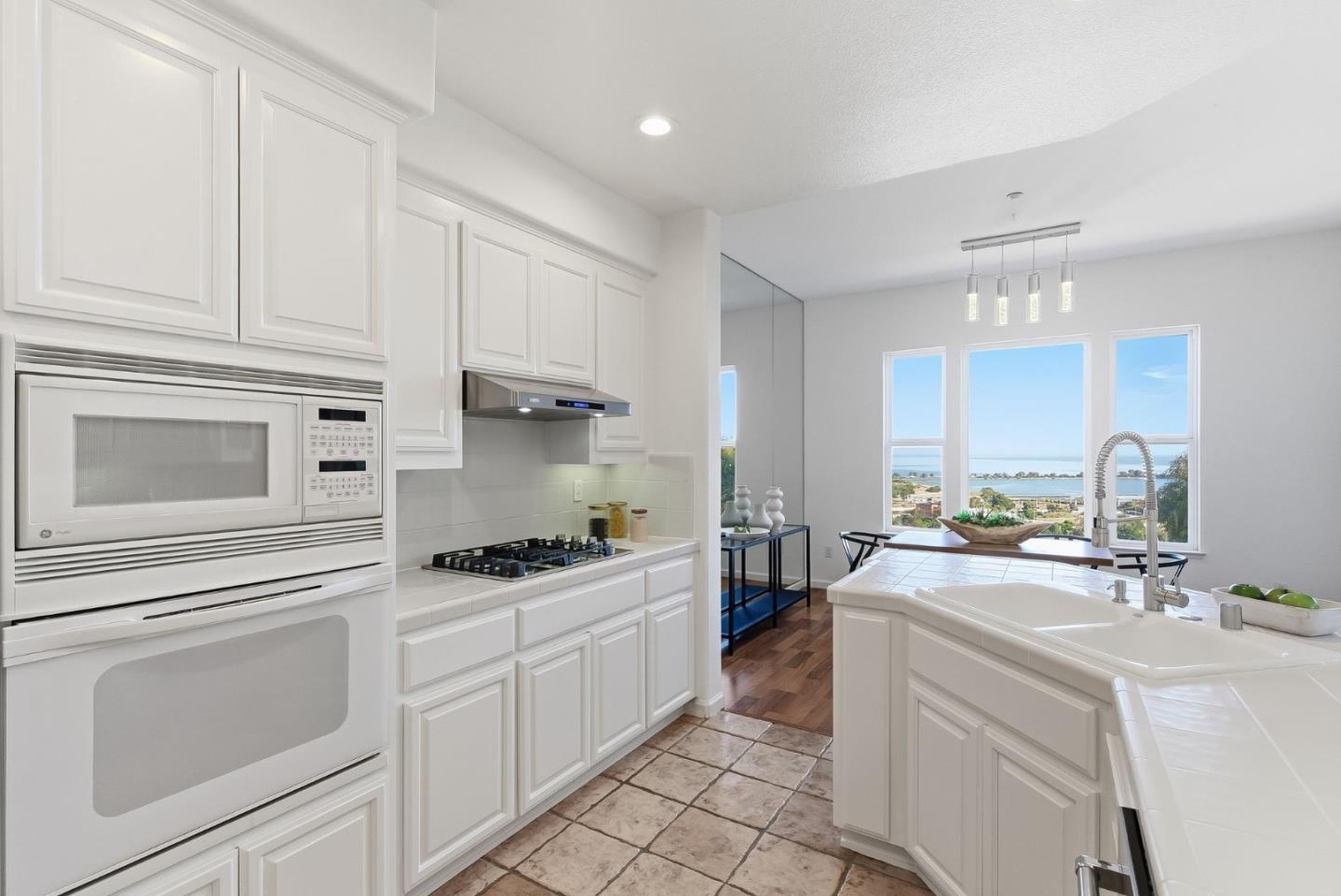 121 Cliff Swallow Court