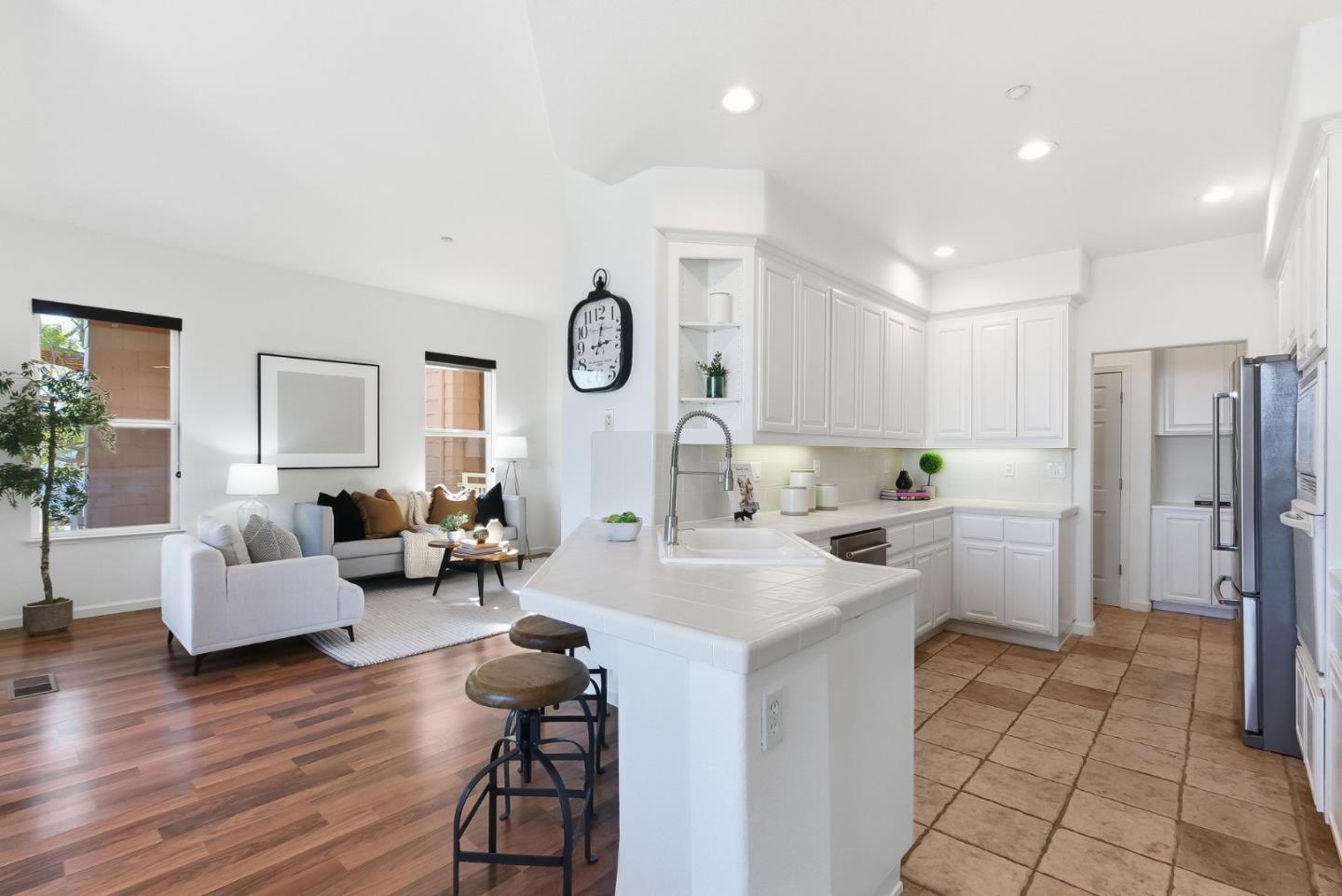 121 Cliff Swallow Court