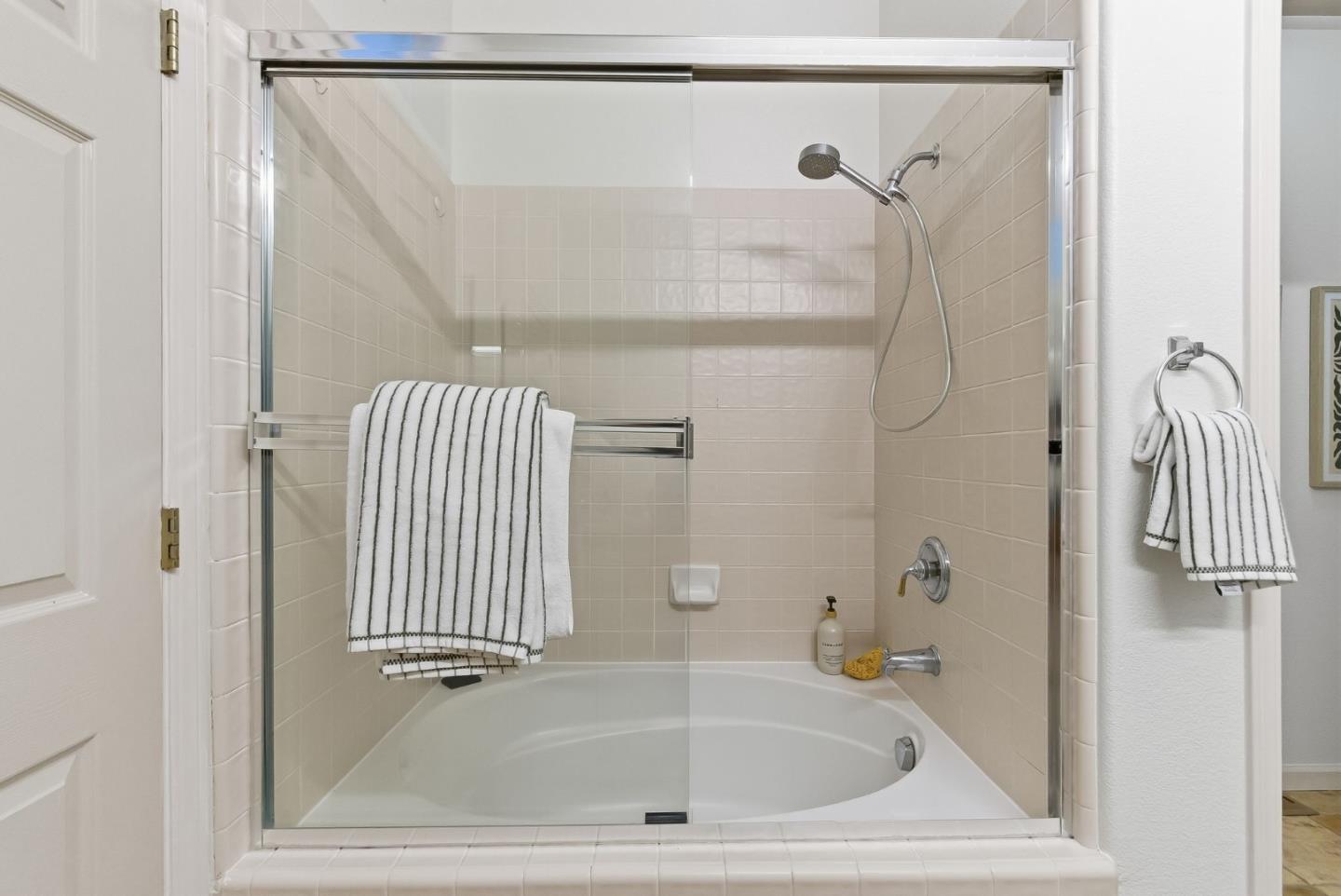 121 Cliff Swallow Court