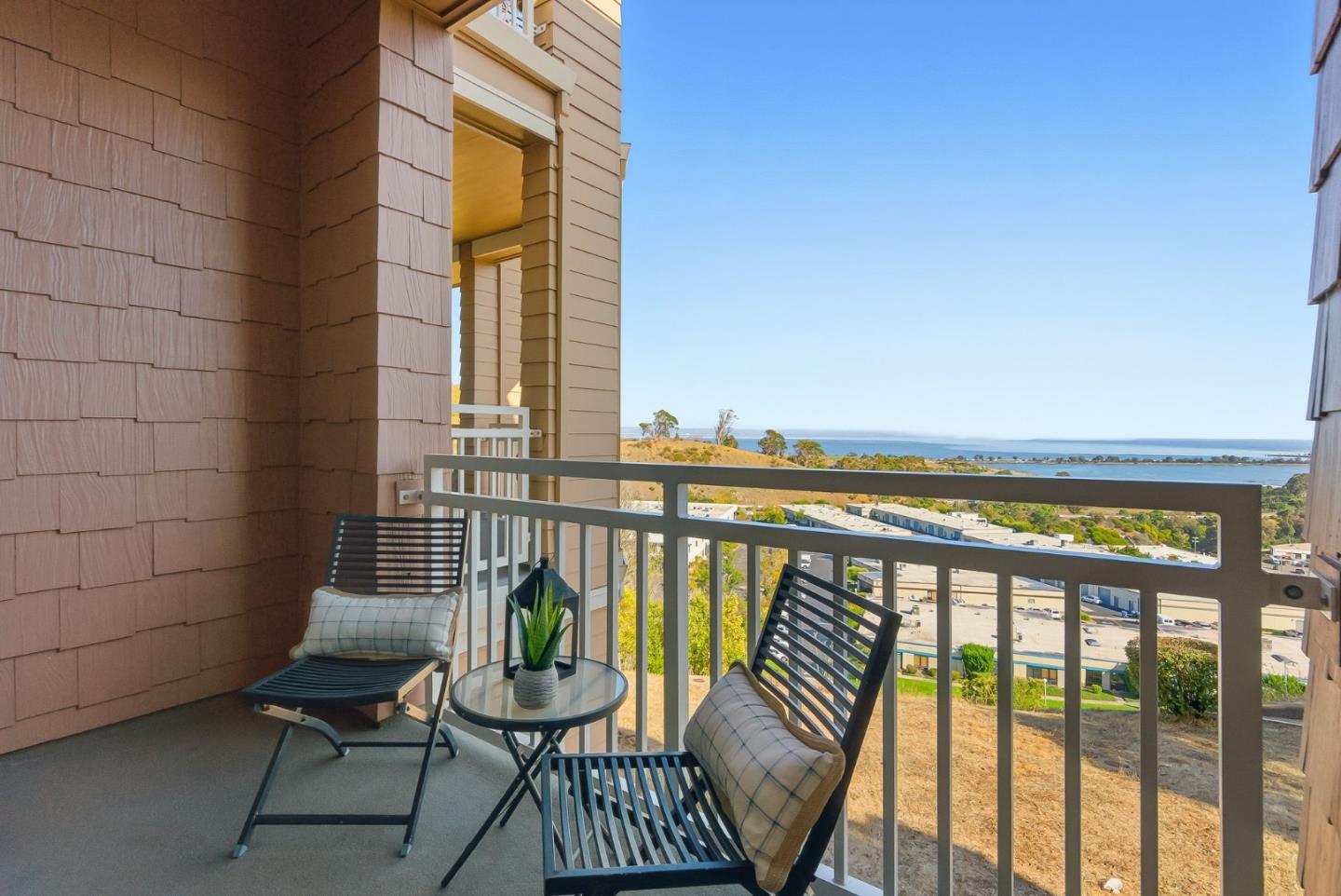 121 Cliff Swallow Court