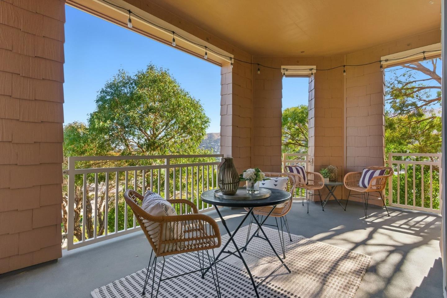 121 Cliff Swallow Court