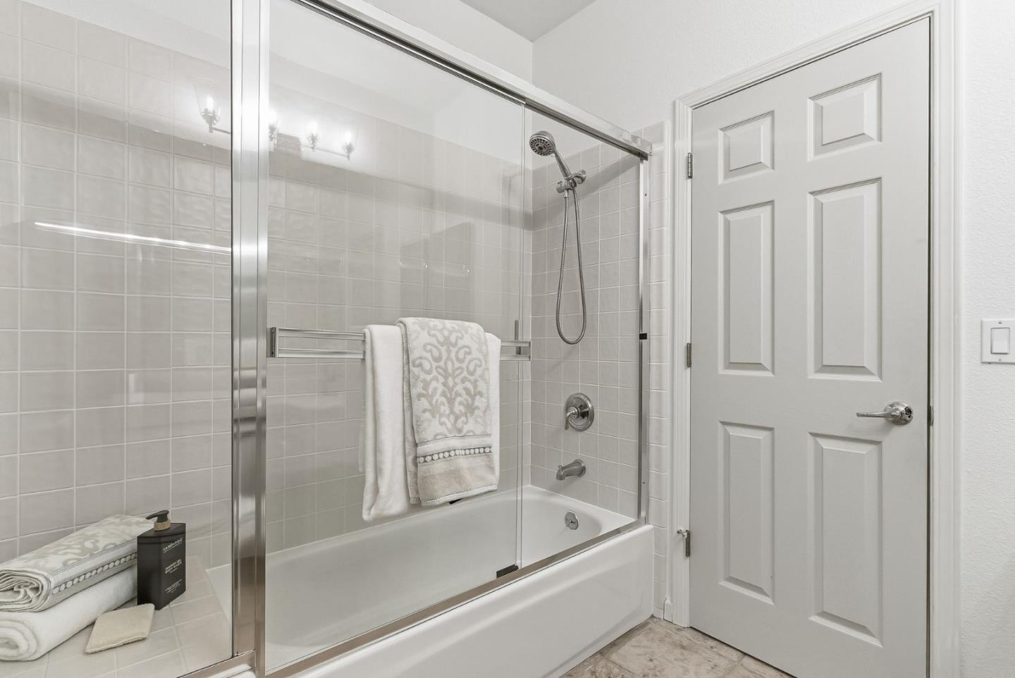 121 Cliff Swallow Court