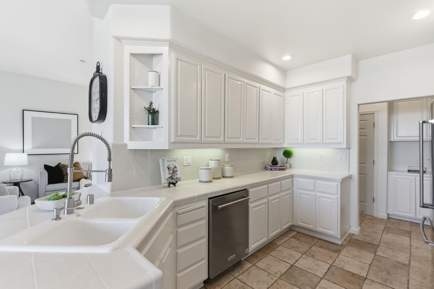 121 Cliff Swallow Court