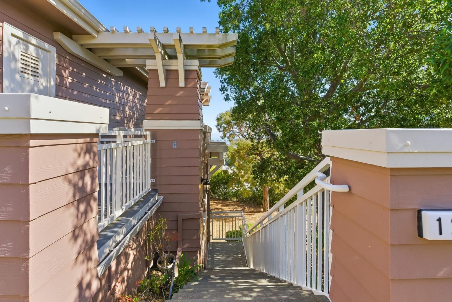 121 Cliff Swallow Court