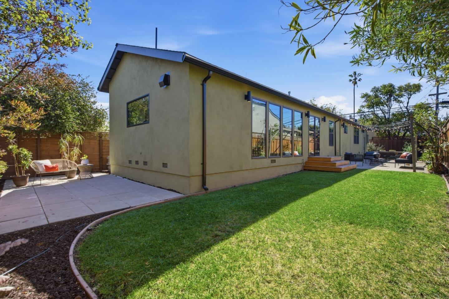 909 Sunnybrae Boulevard