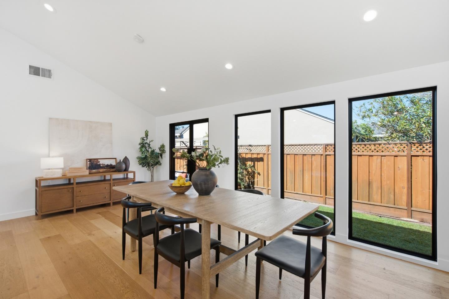 909 Sunnybrae Boulevard