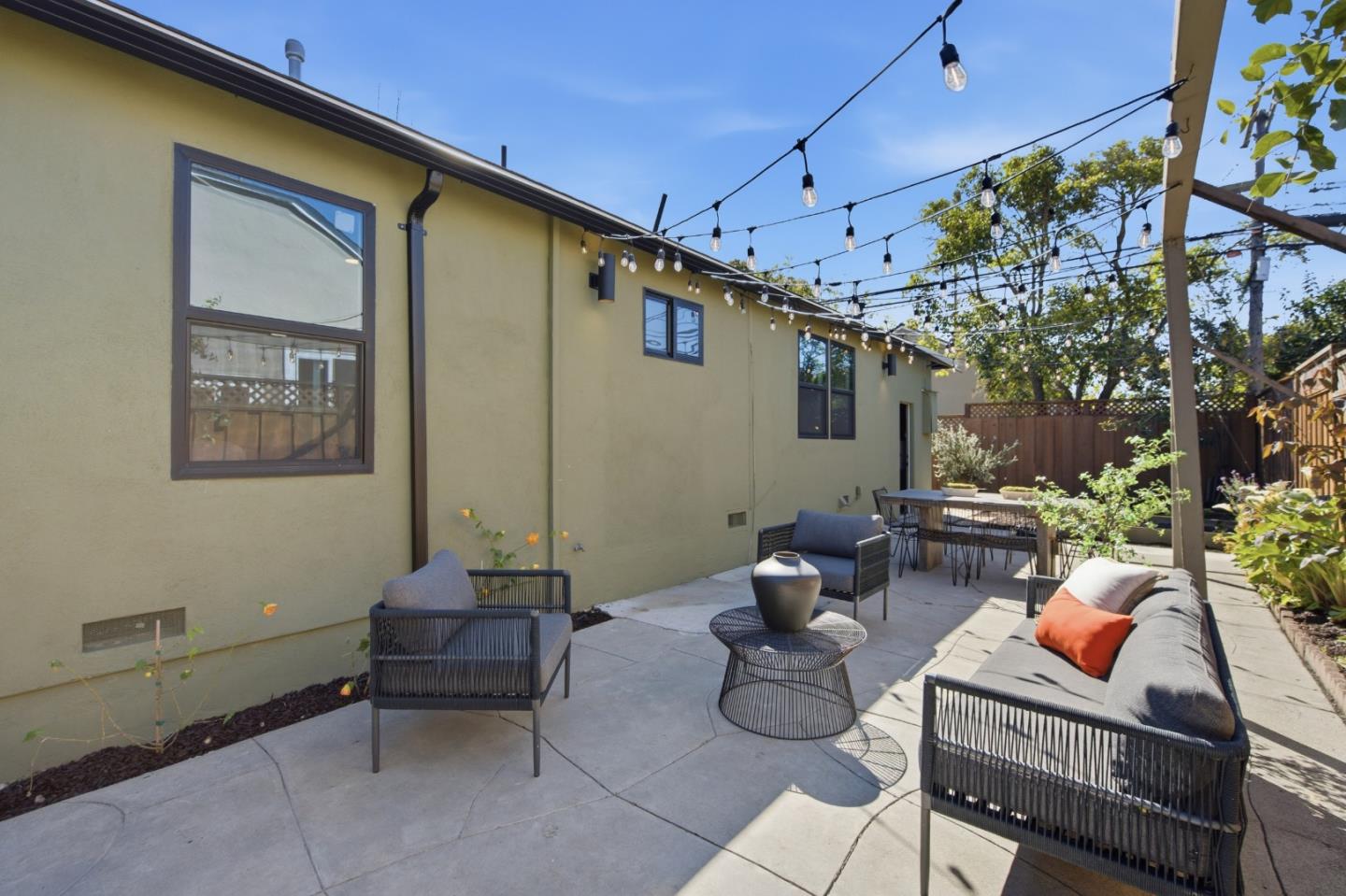 909 Sunnybrae Boulevard