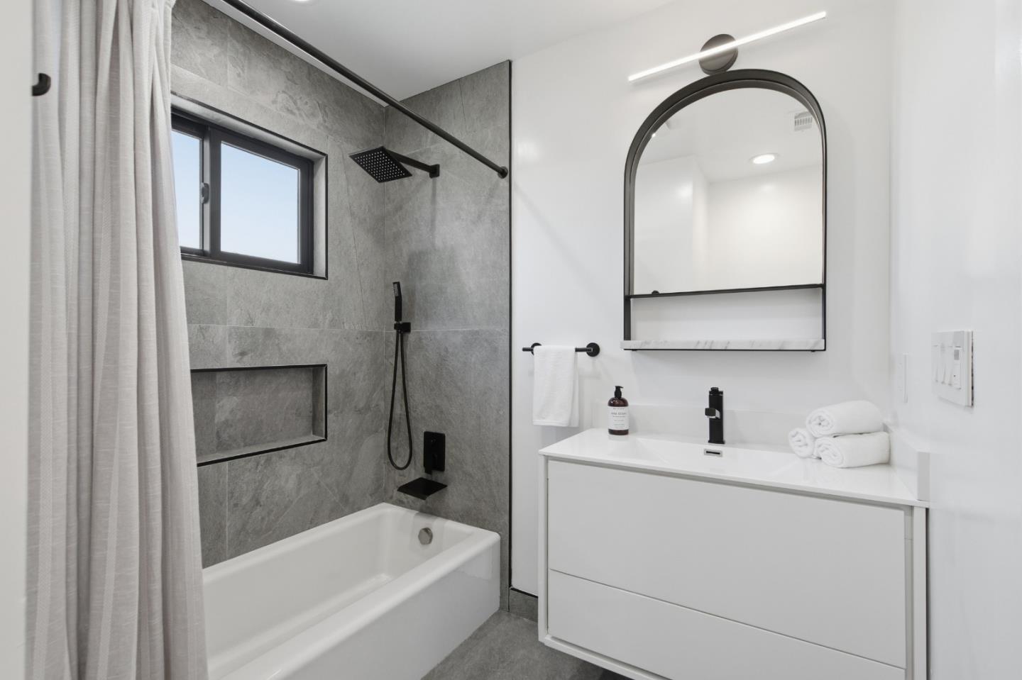 909 Sunnybrae Boulevard