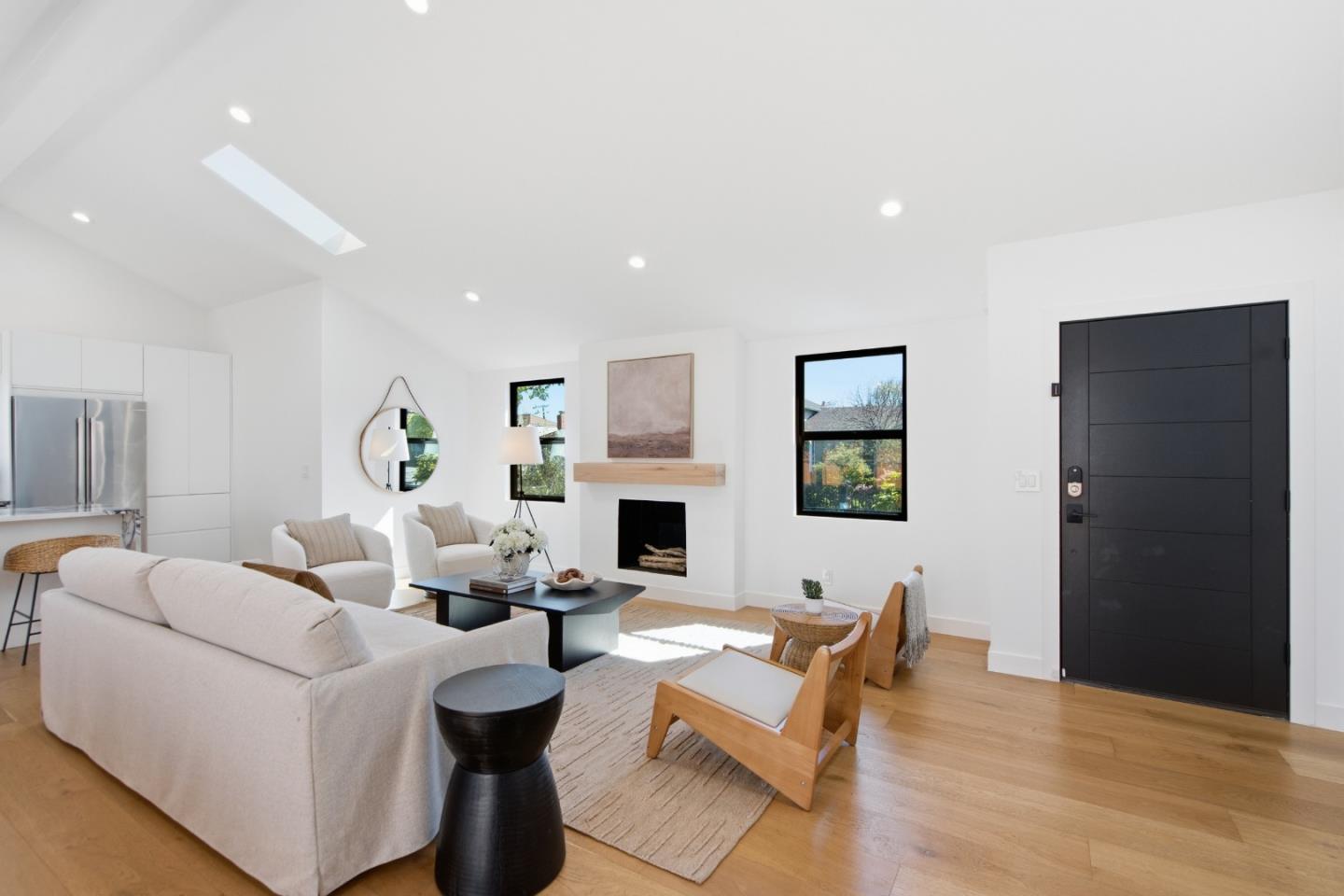 909 Sunnybrae Boulevard