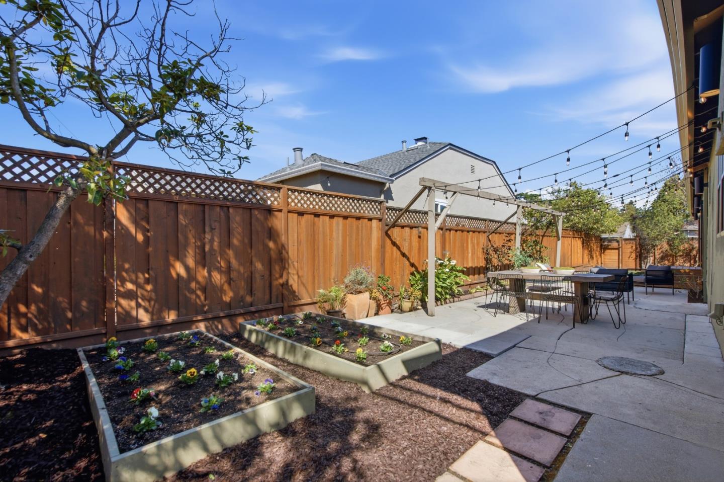 909 Sunnybrae Boulevard