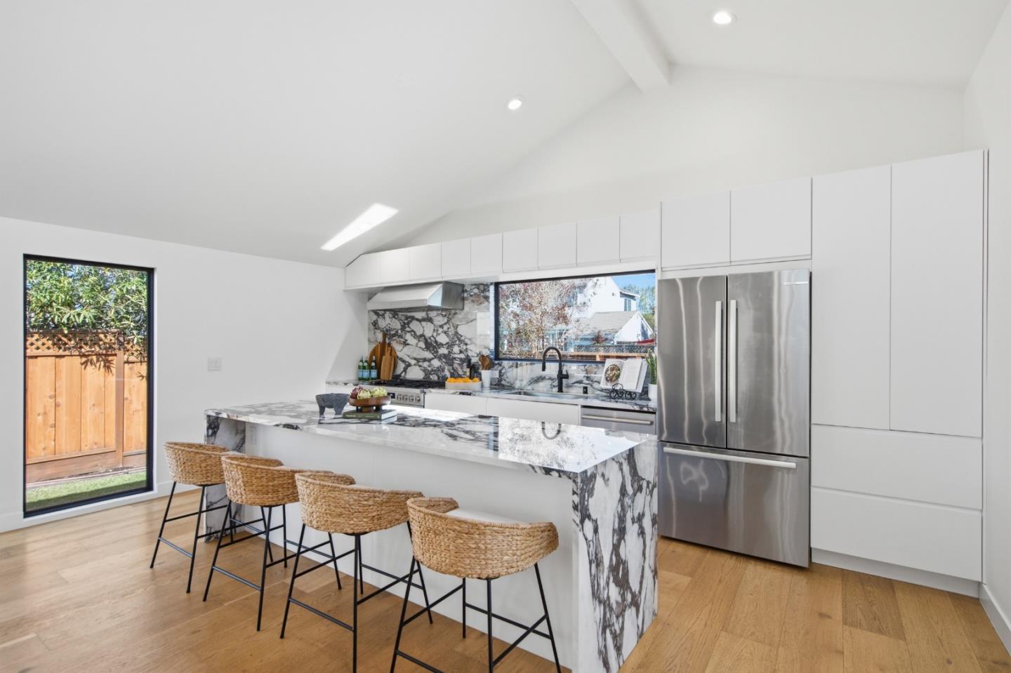 909 Sunnybrae Boulevard