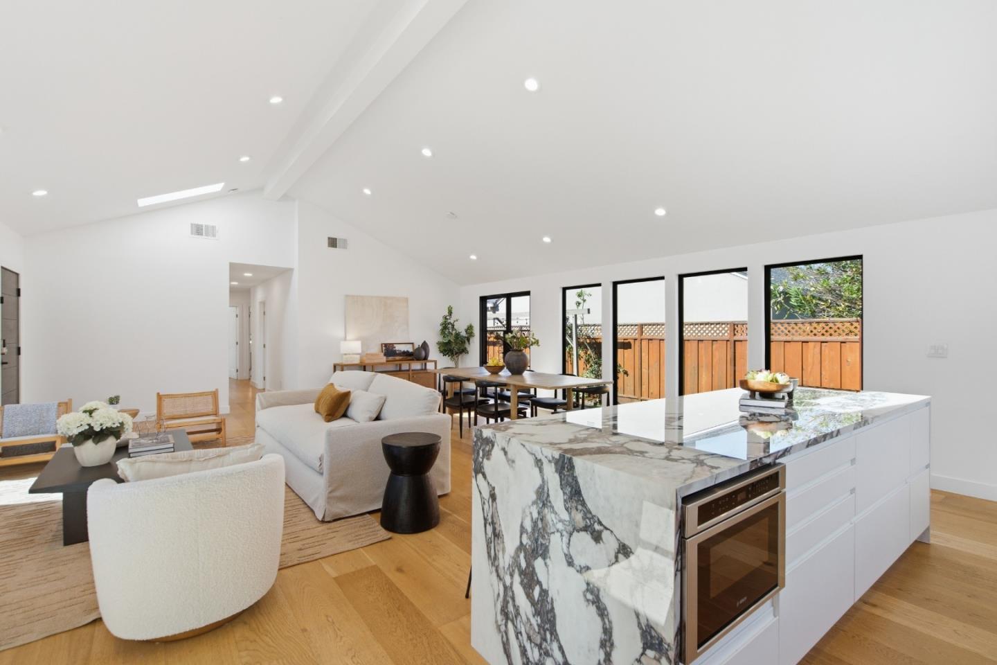 909 Sunnybrae Boulevard