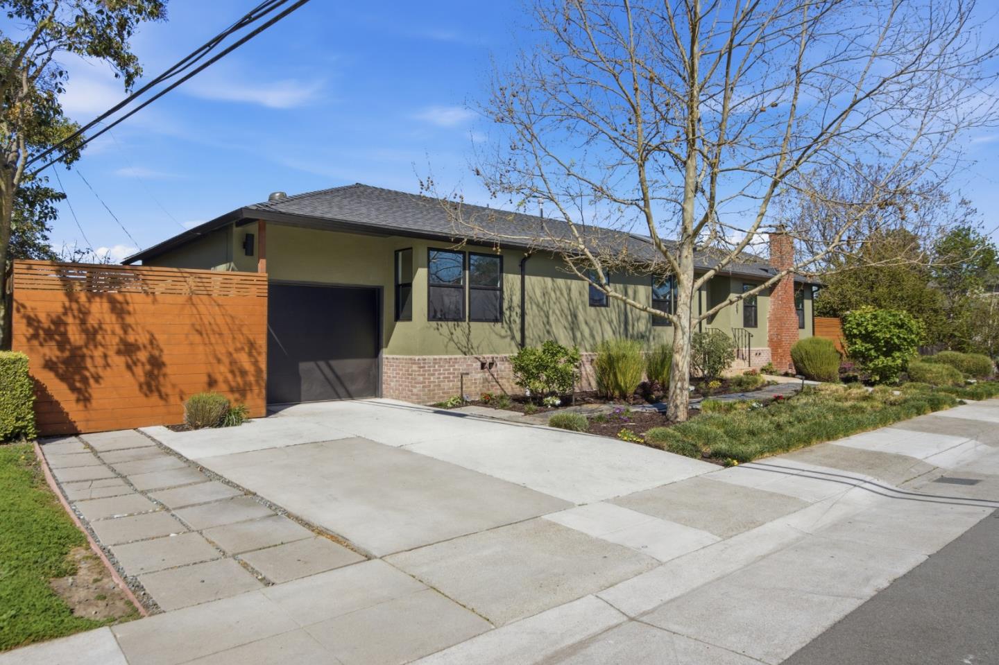 909 Sunnybrae Boulevard