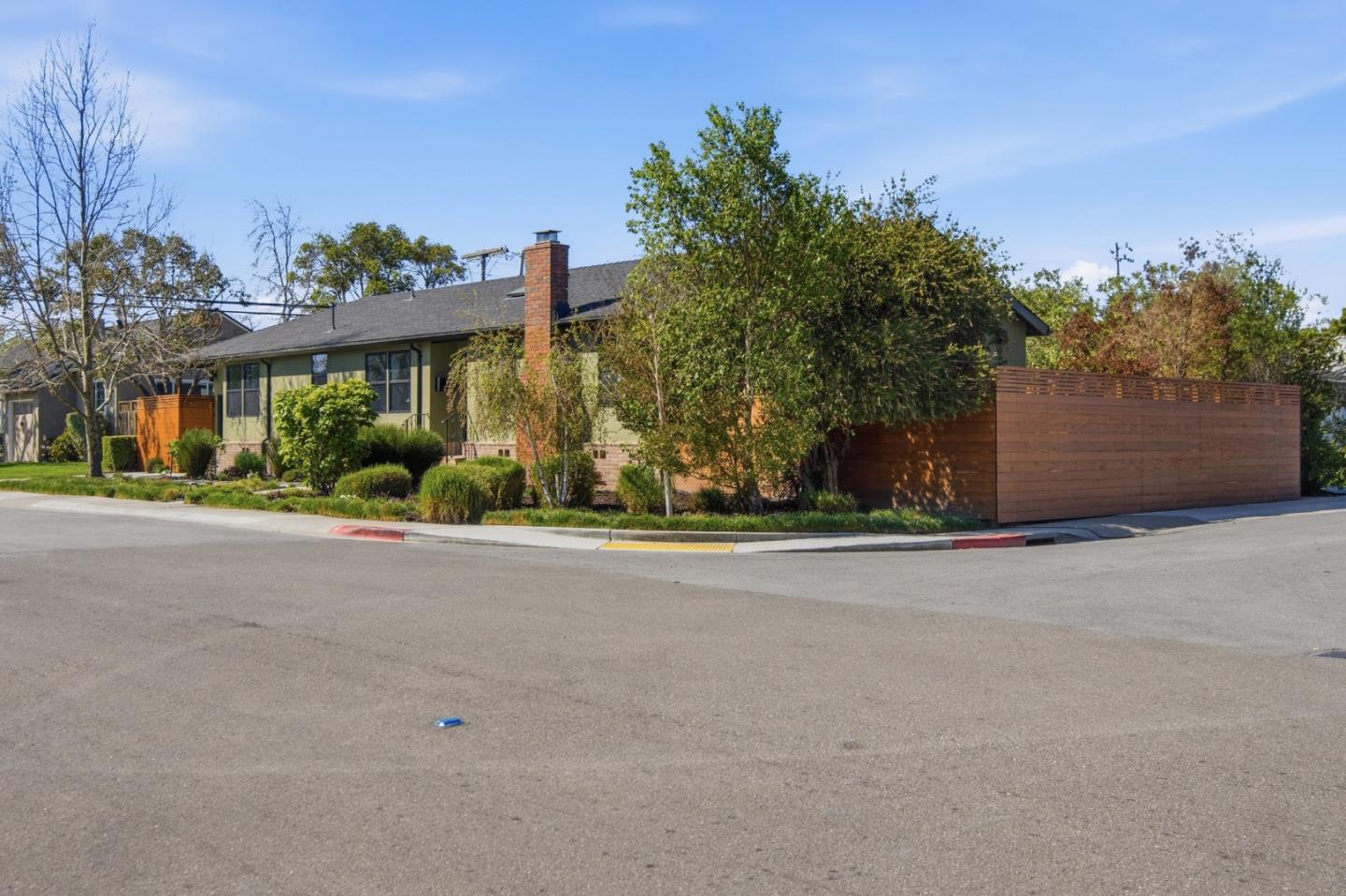 909 Sunnybrae Boulevard