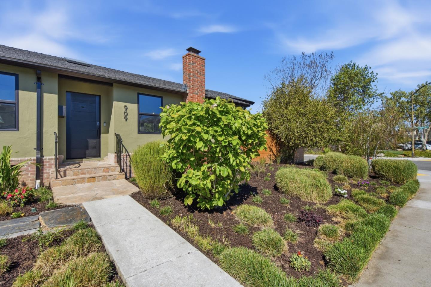 909 Sunnybrae Boulevard