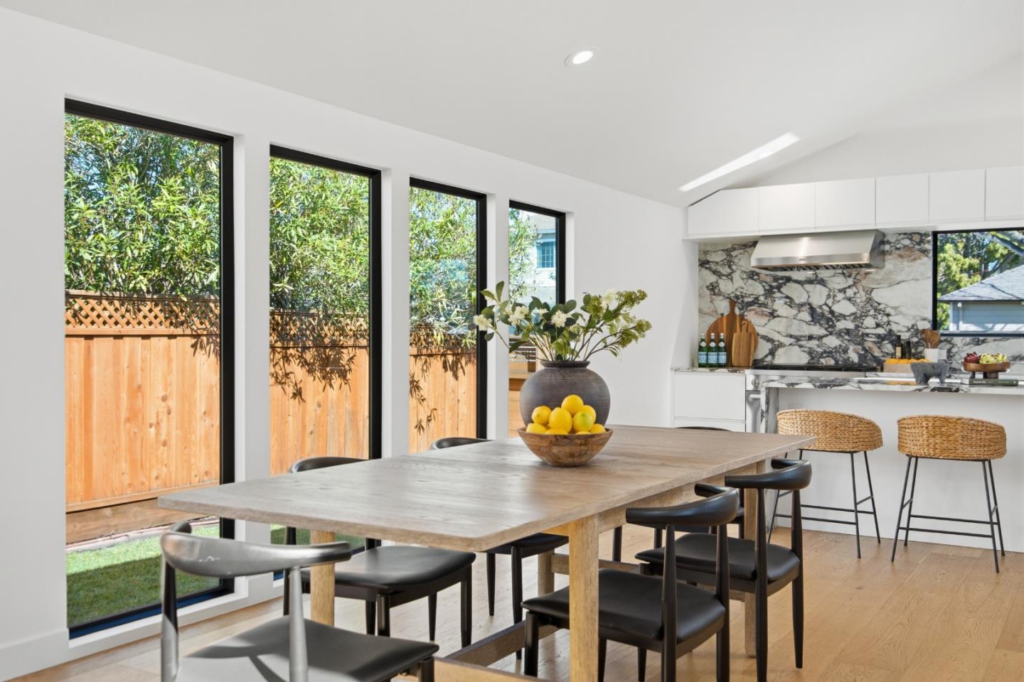 909 Sunnybrae Boulevard