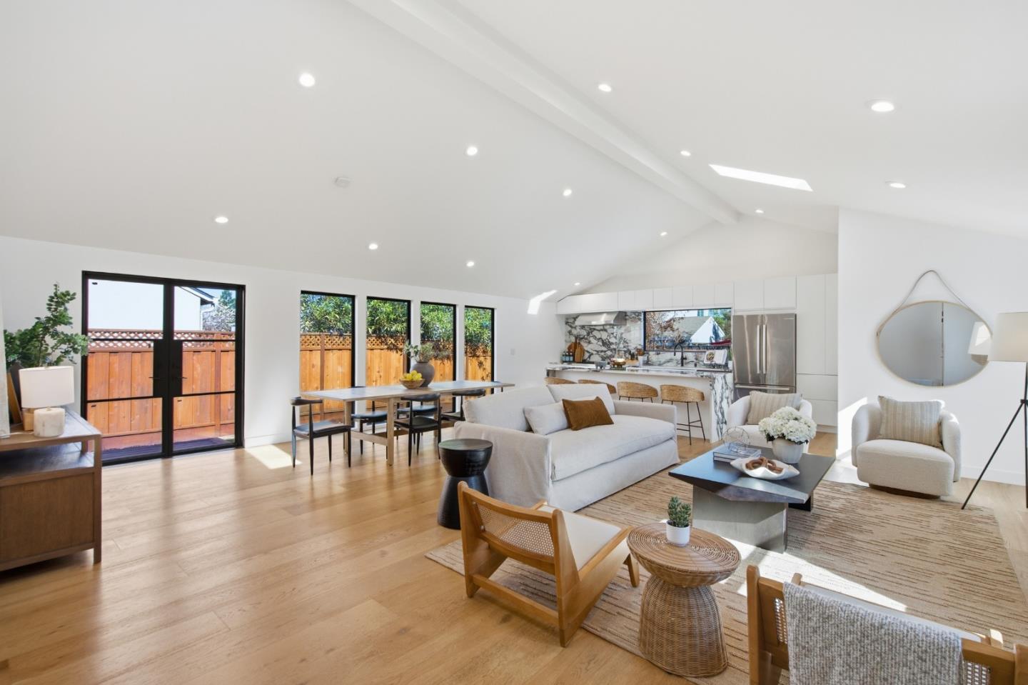 909 Sunnybrae Boulevard