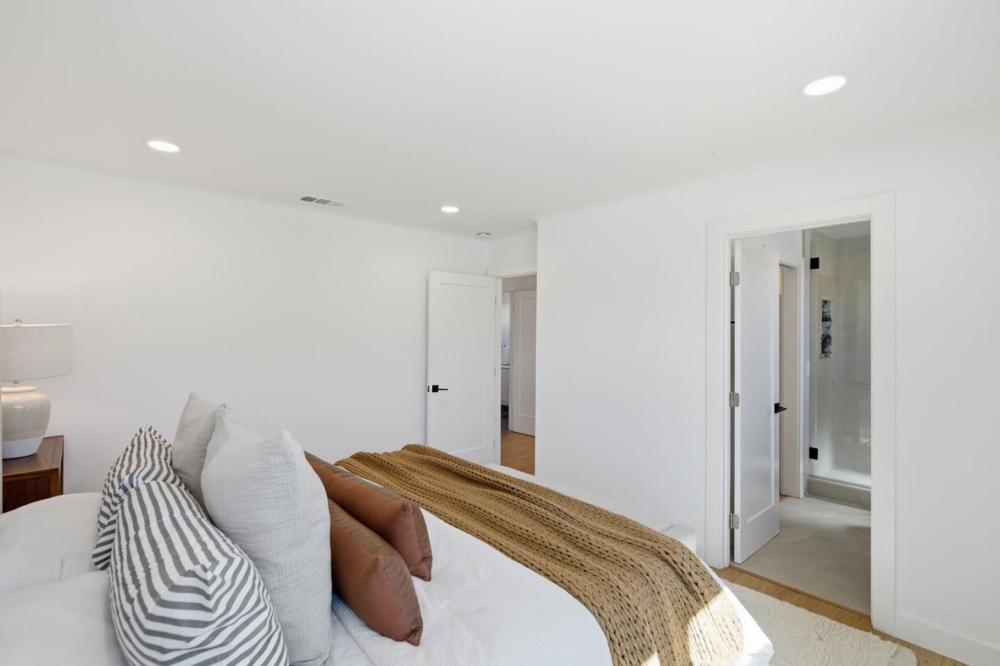 909 Sunnybrae Boulevard