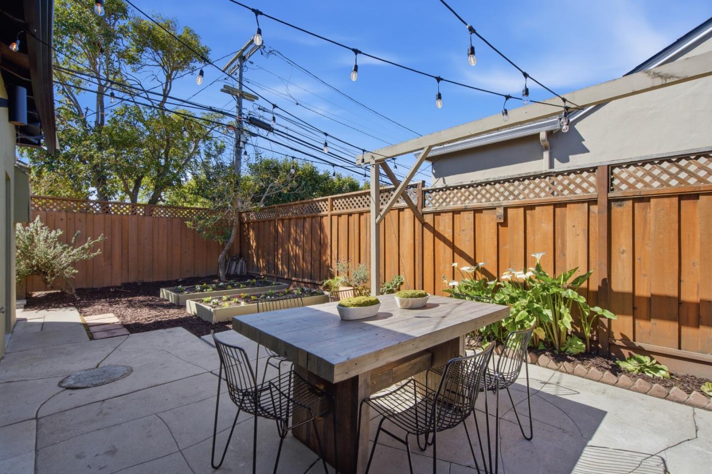 909 Sunnybrae Boulevard