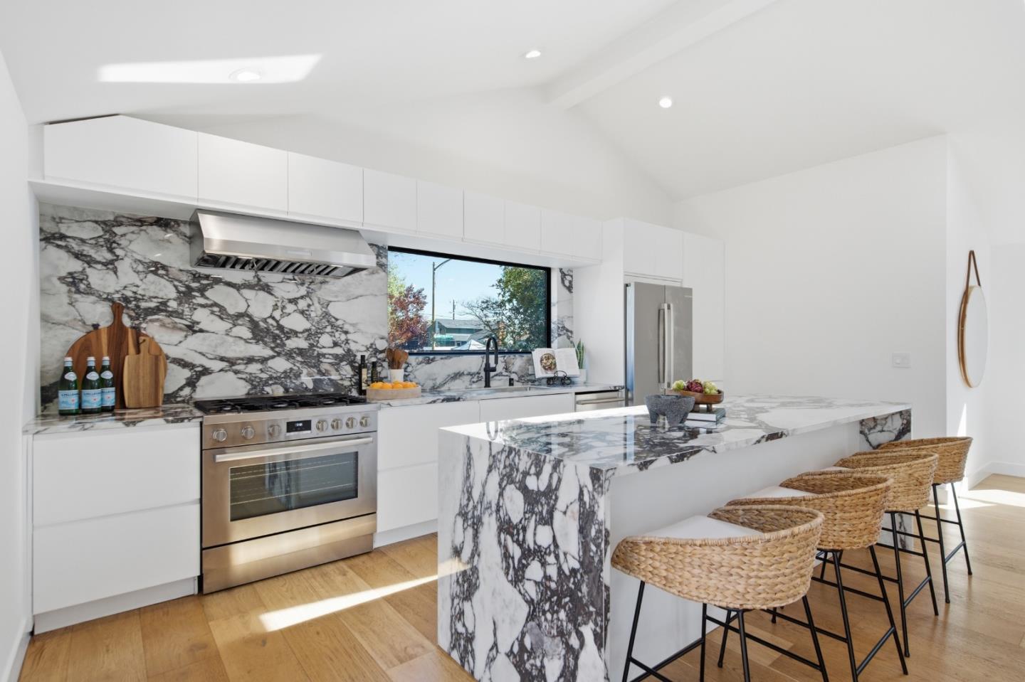 909 Sunnybrae Boulevard