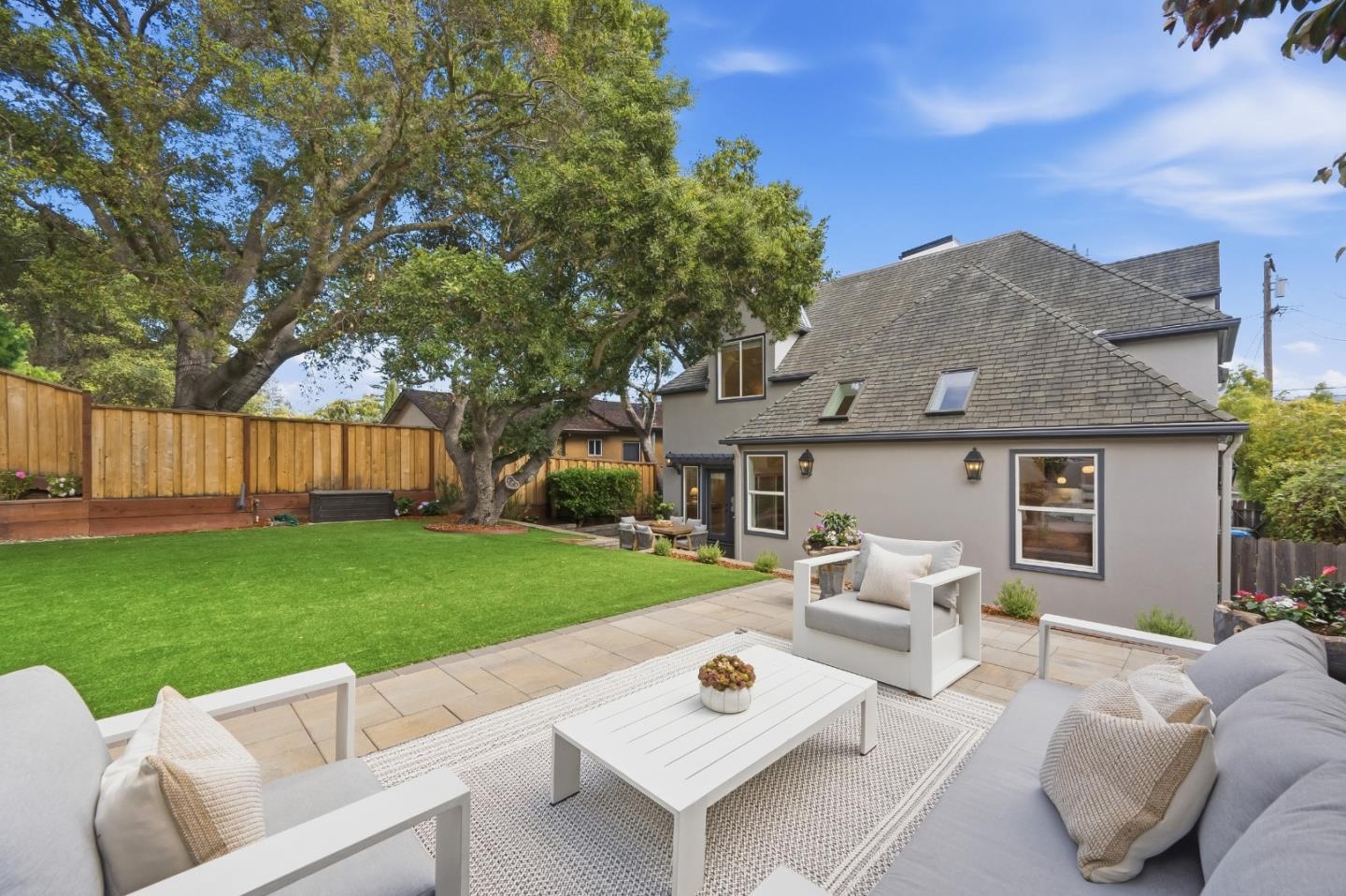 1618 Fairway DR