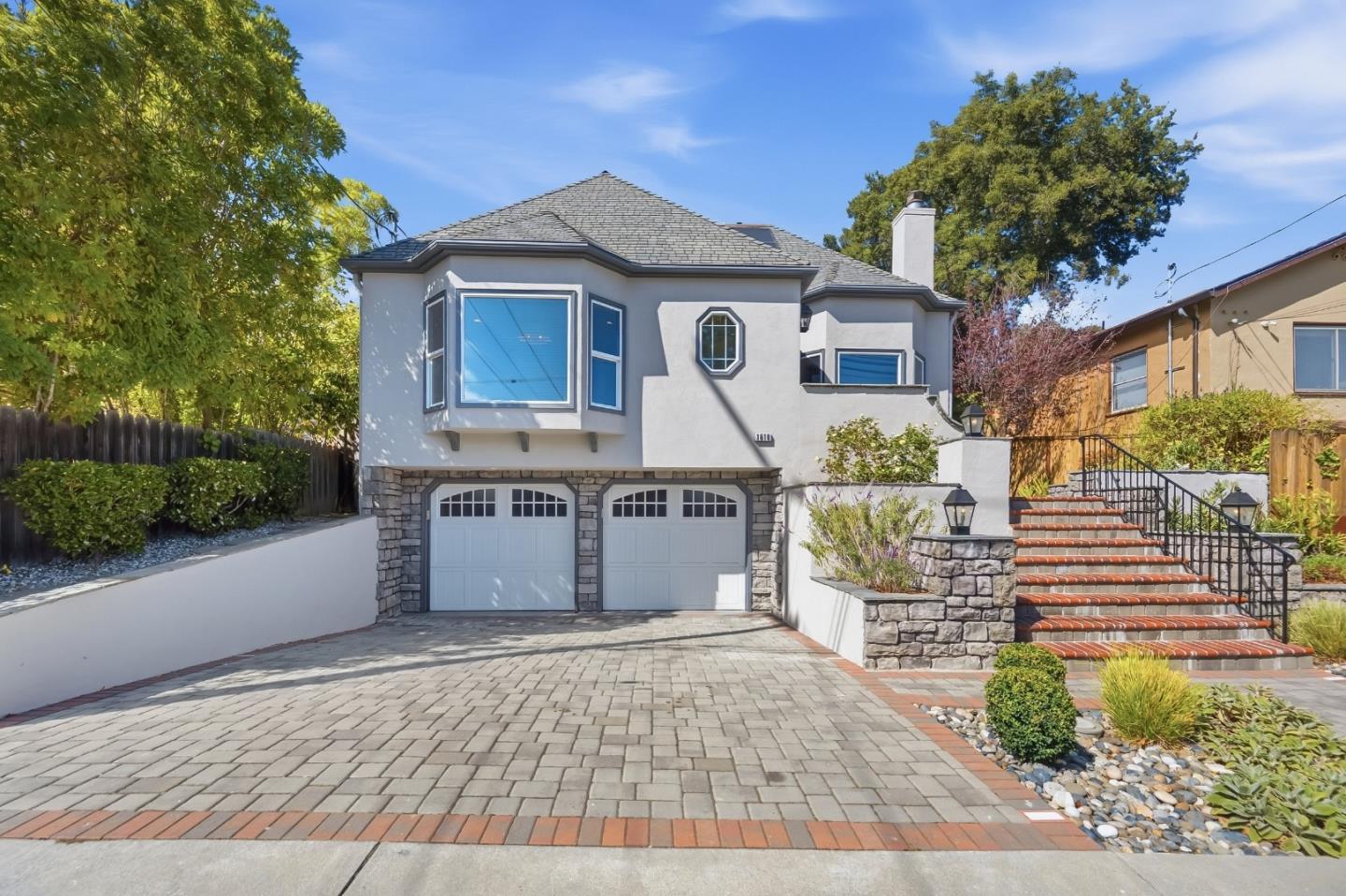 1618 Fairway DR