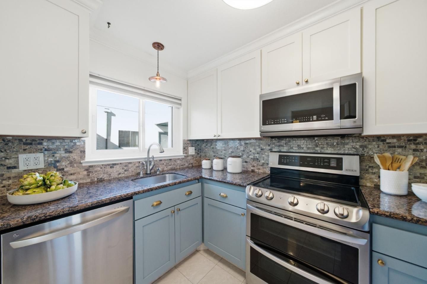 320 Peninsula AVE 409