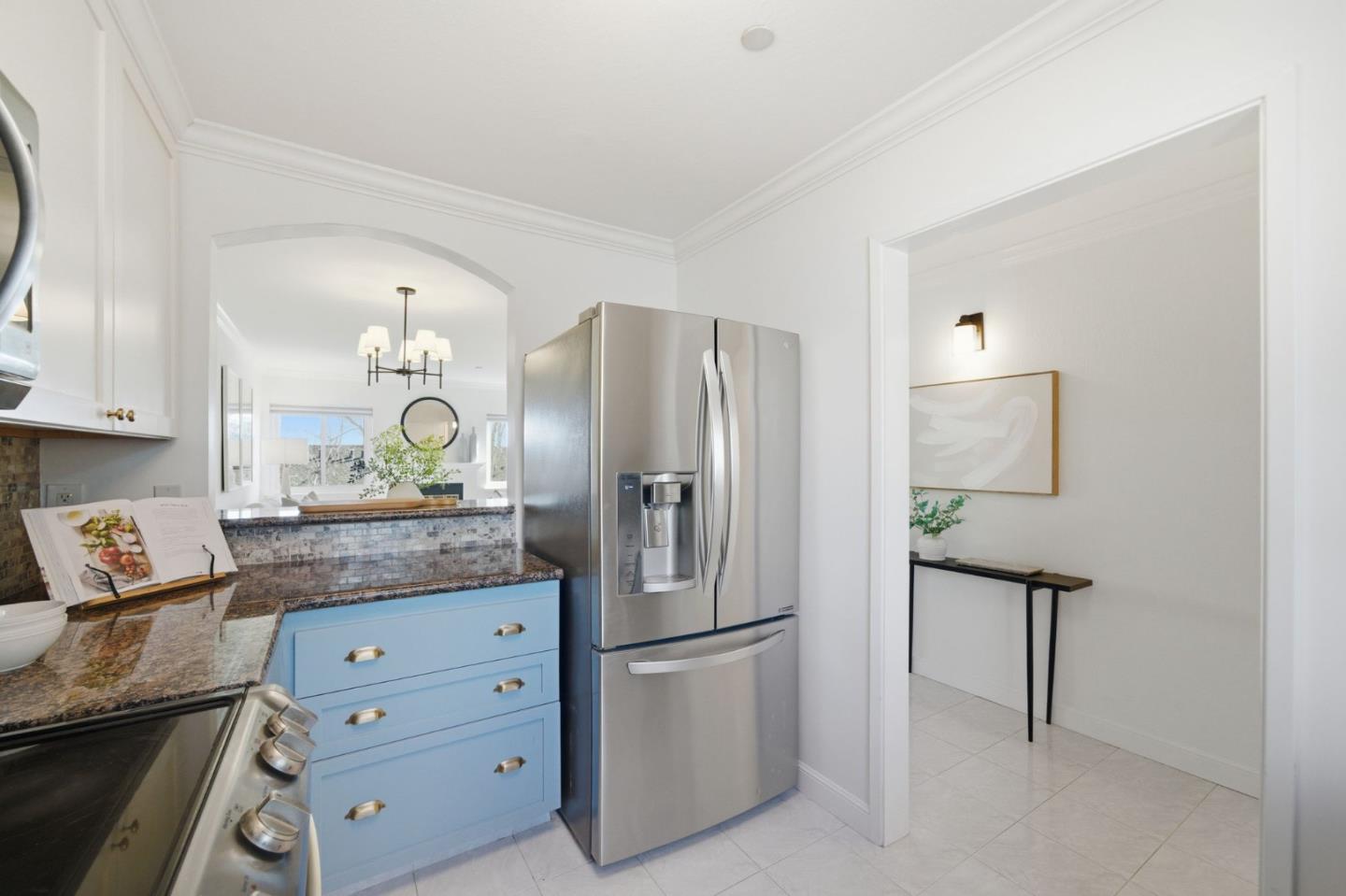 320 Peninsula AVE 409