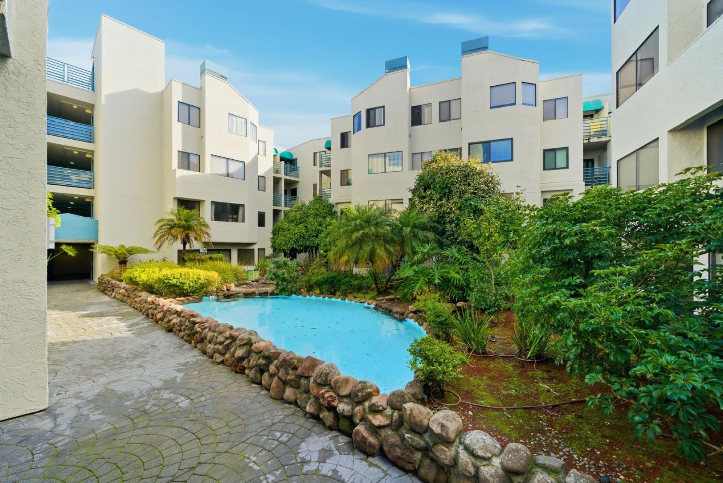 320 Peninsula AVE 409