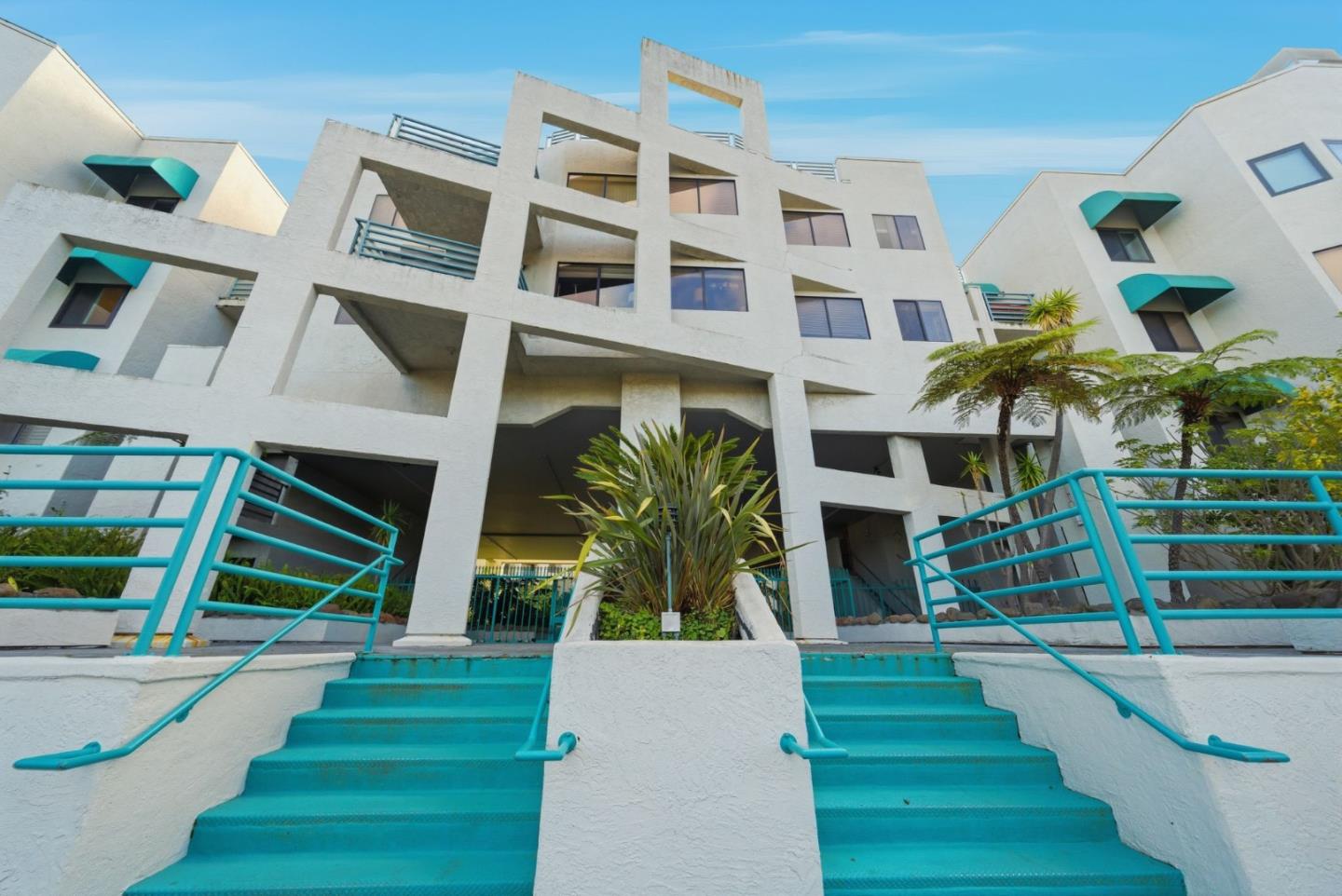320 Peninsula AVE 409