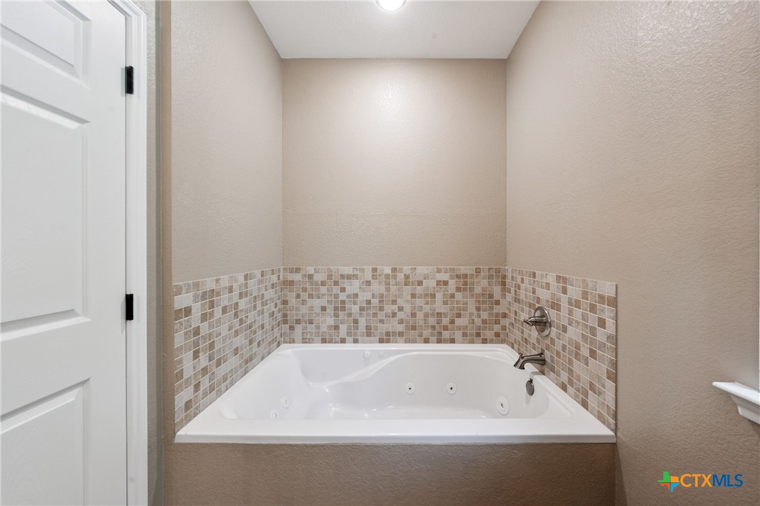 13554 Knob Hill Road