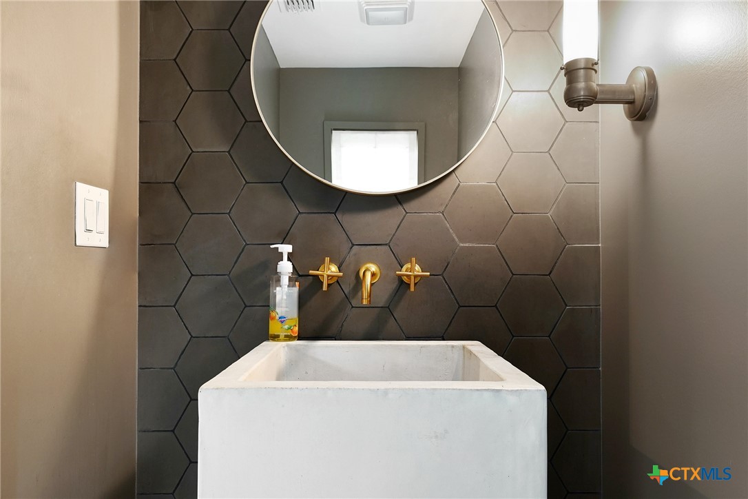 115 Lakeview Drive Drive