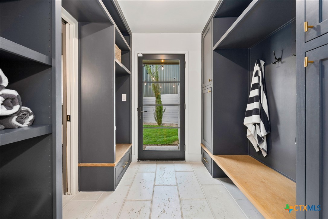 115 Lakeview Drive Drive