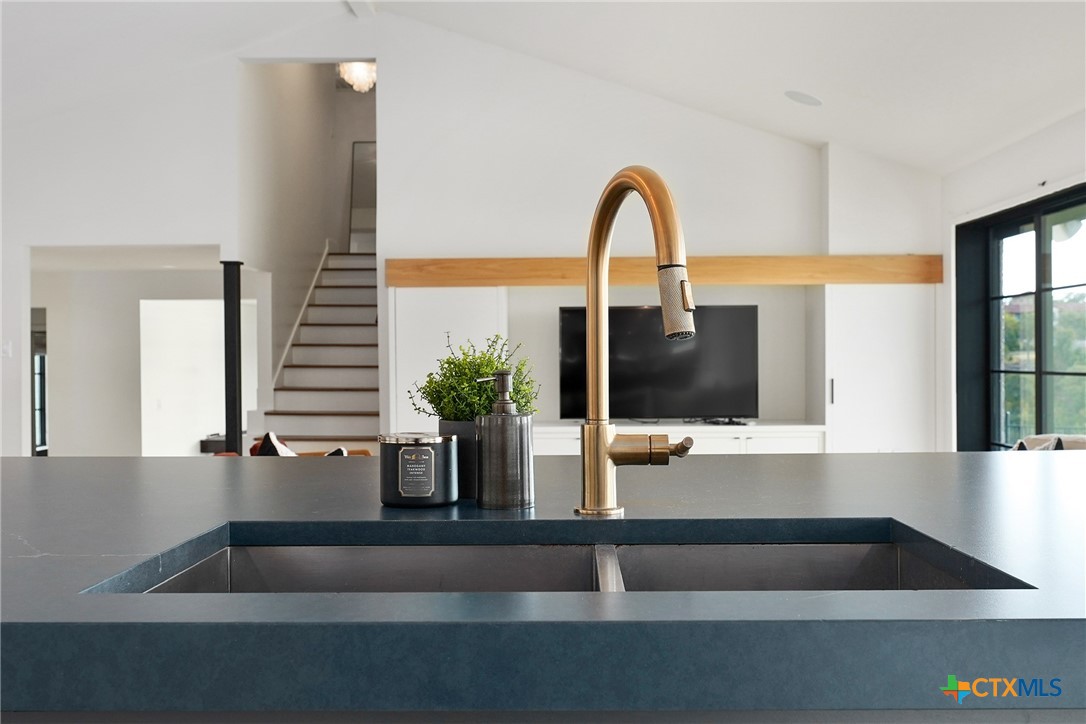 115 Lakeview Drive Drive