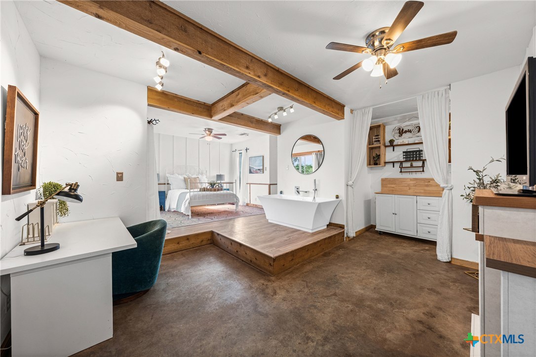2800 Pecan Valley Drive