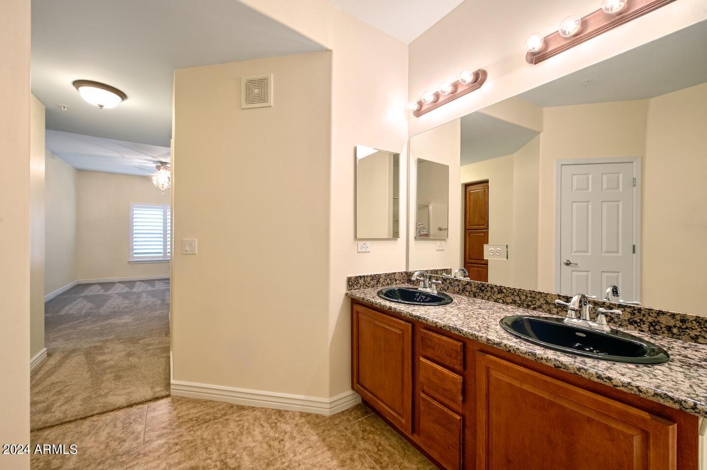 5450 E DEER VALLEY Drive 2213