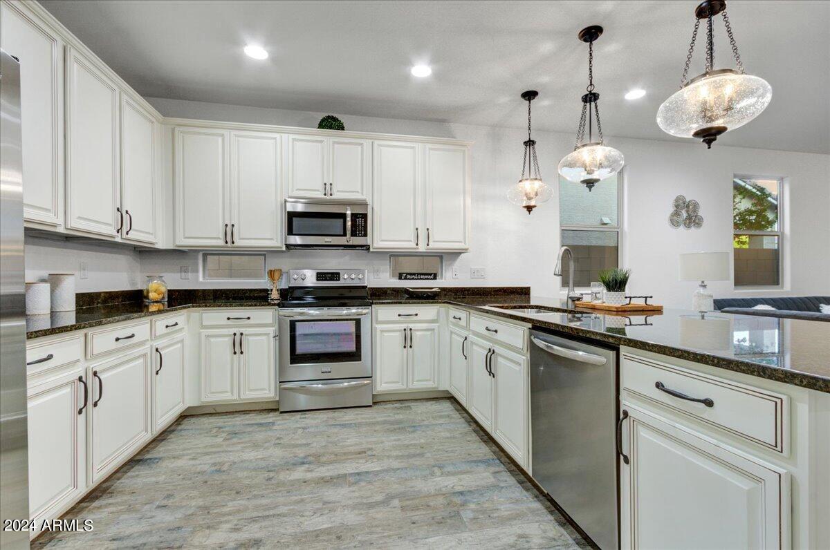 7597 W FETLOCK Trail