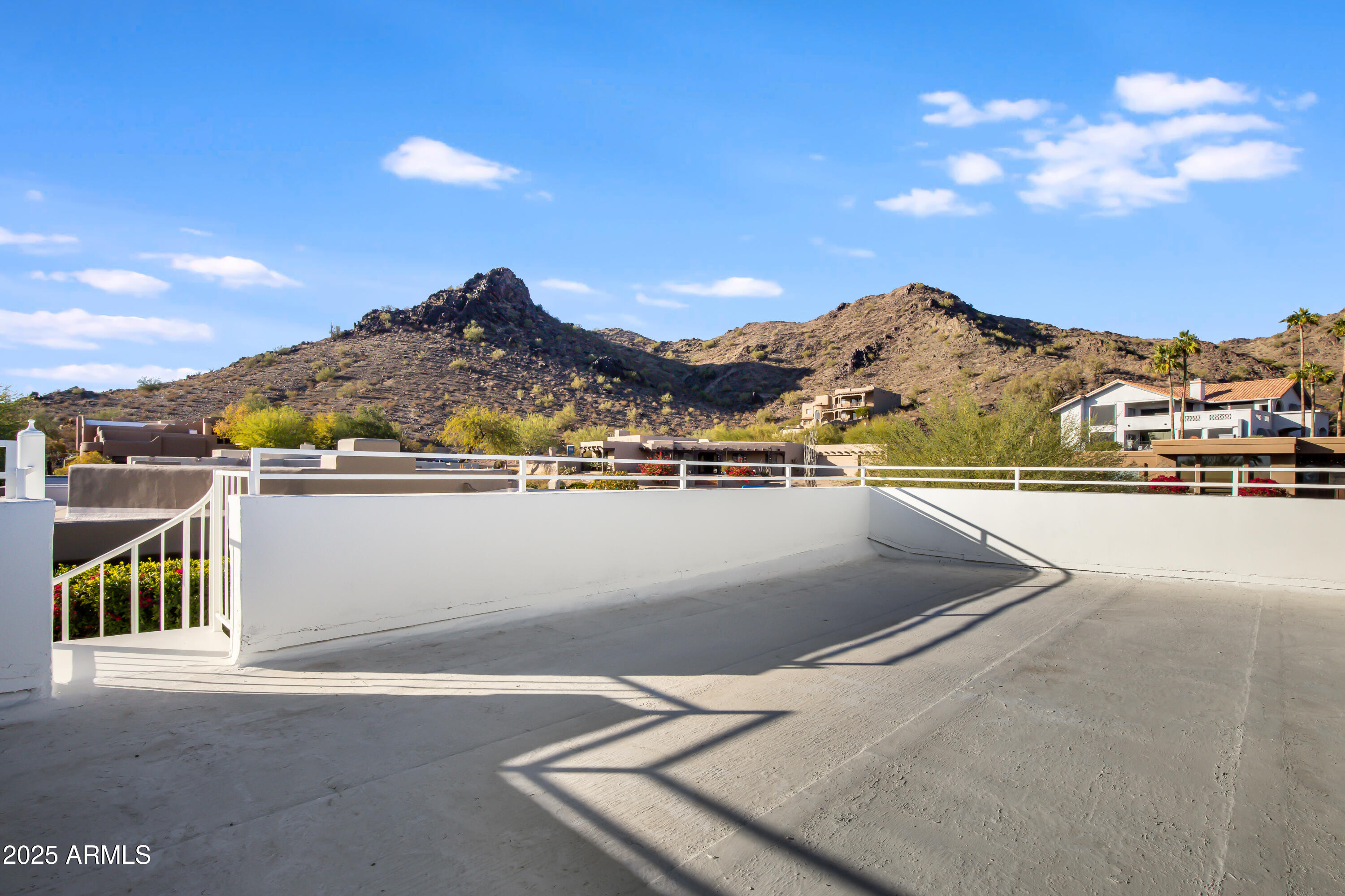 1619 E SELDON Lane