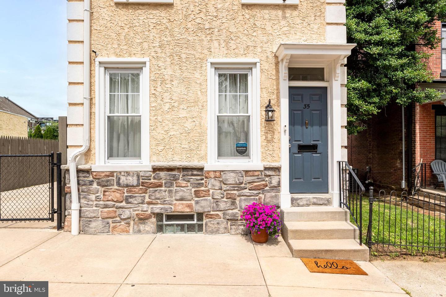 35 E Sharpnack St