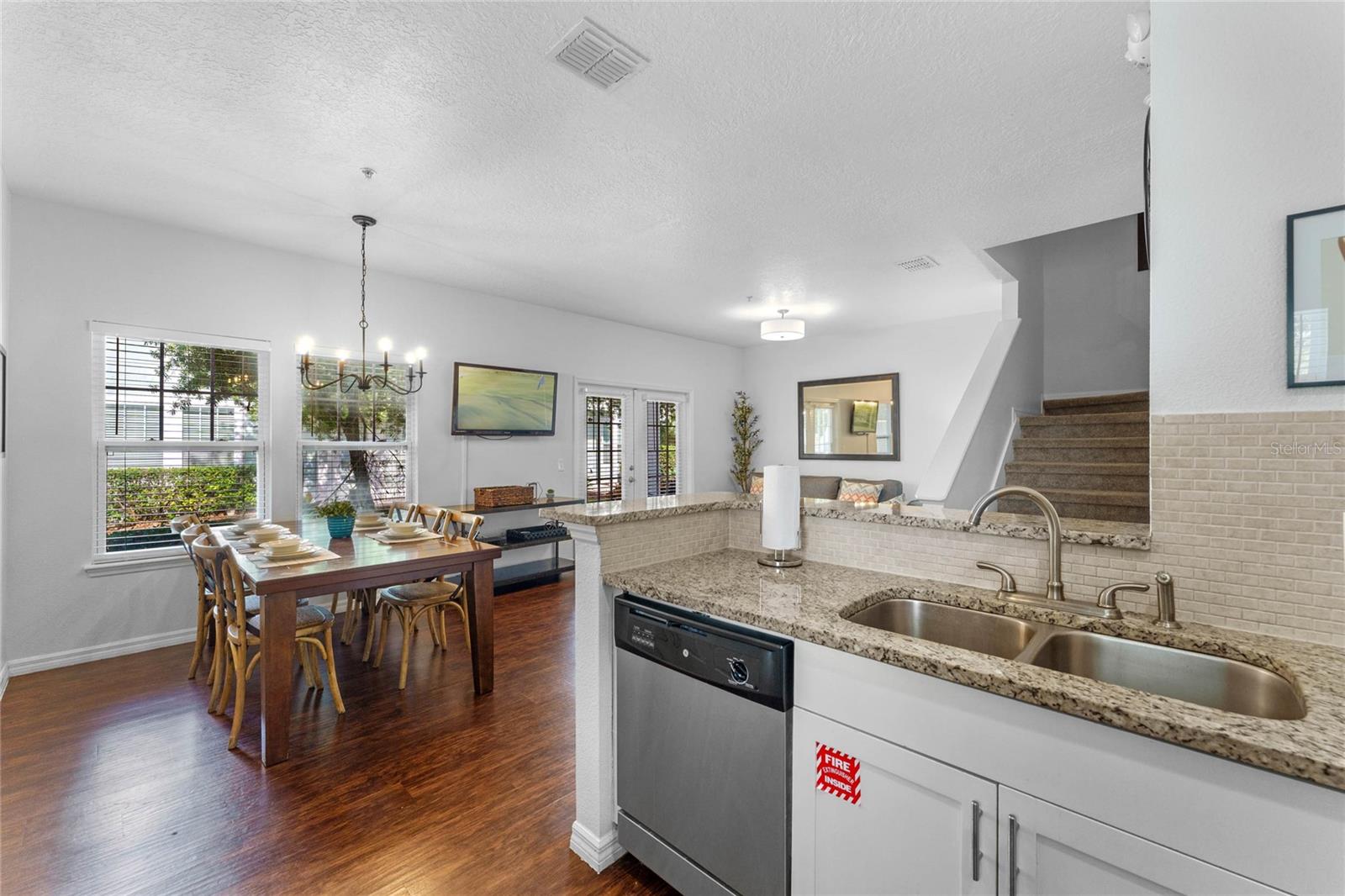 5370 DIPLOMAT CT #104