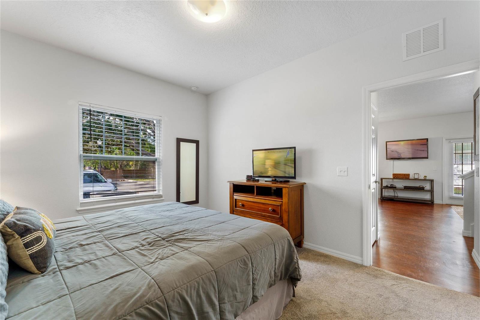5370 DIPLOMAT CT #104