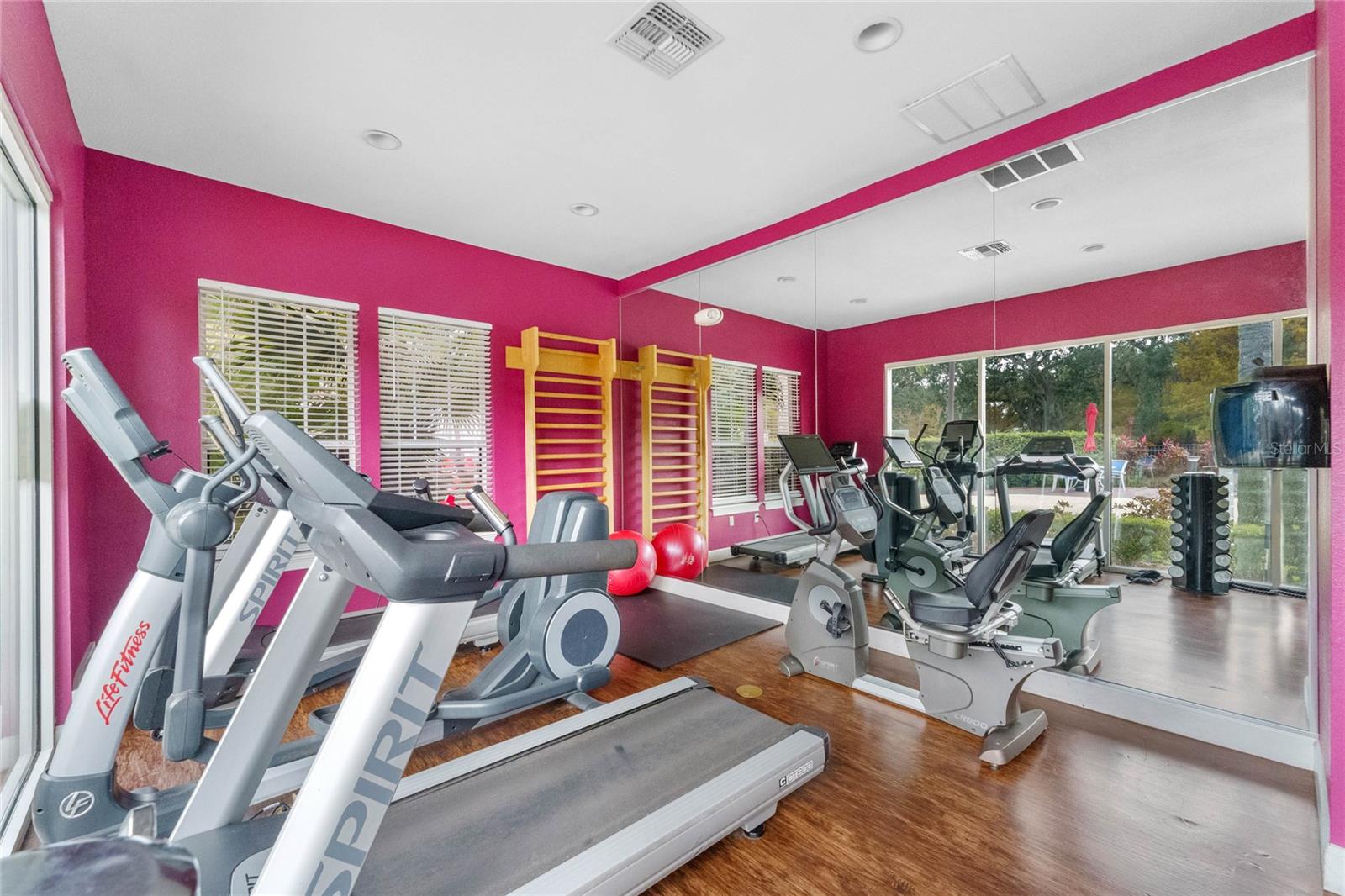 5370 DIPLOMAT CT #104