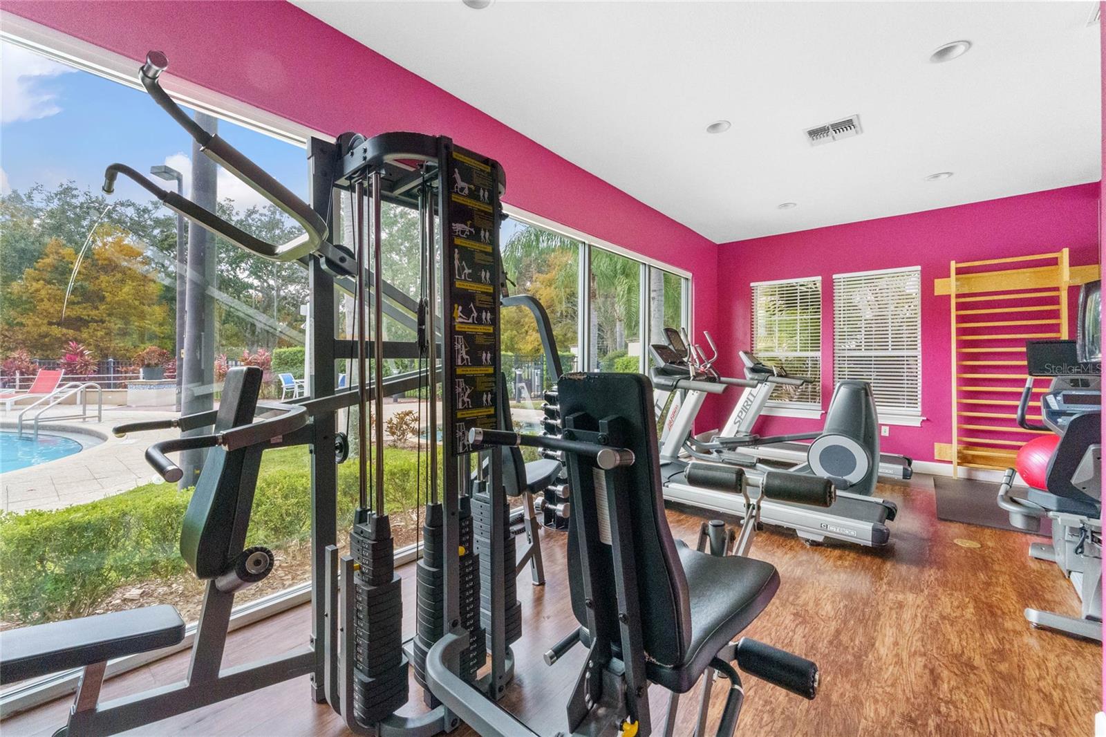 5370 DIPLOMAT CT #104