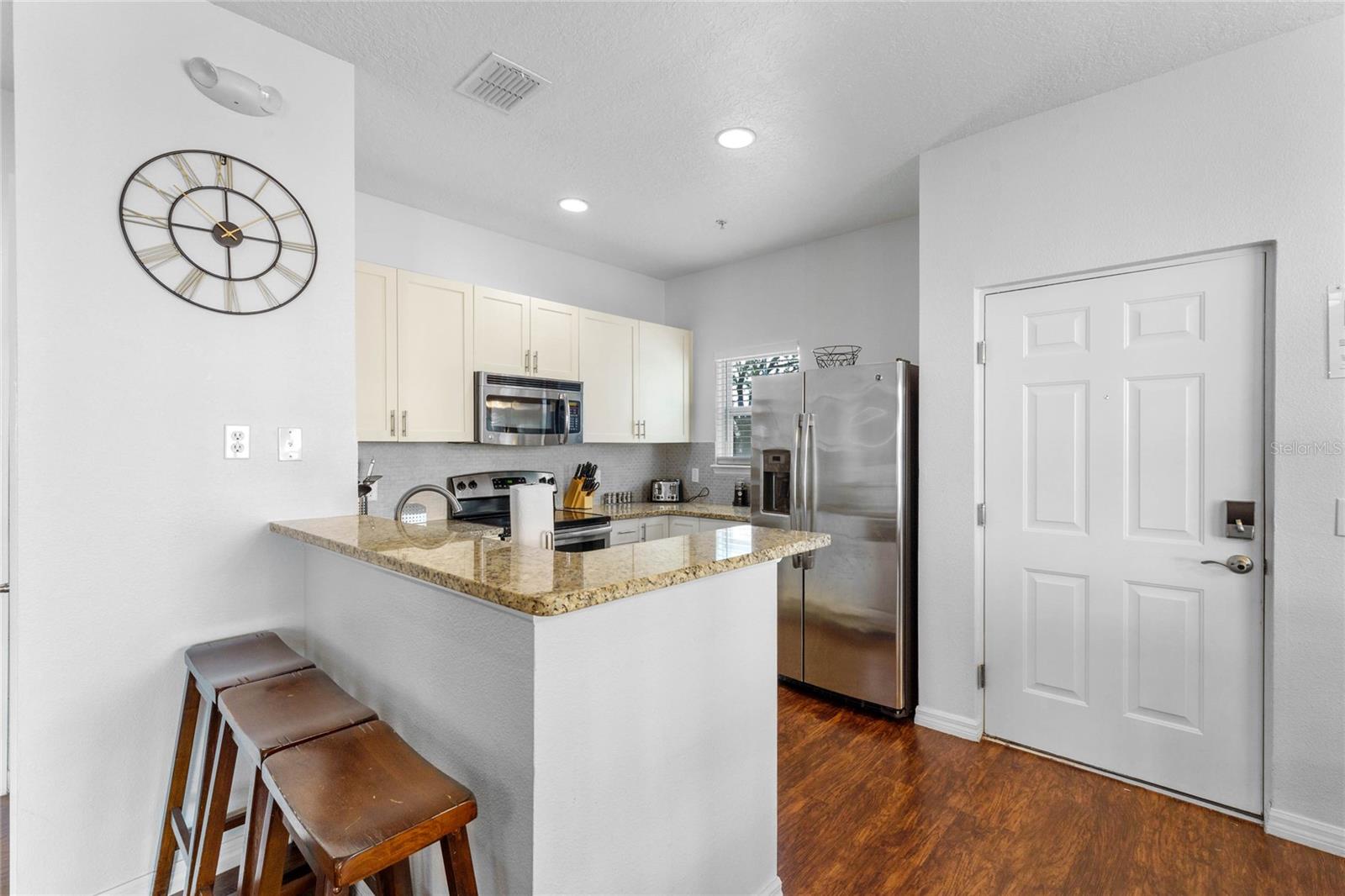 5370 DIPLOMAT CT #104