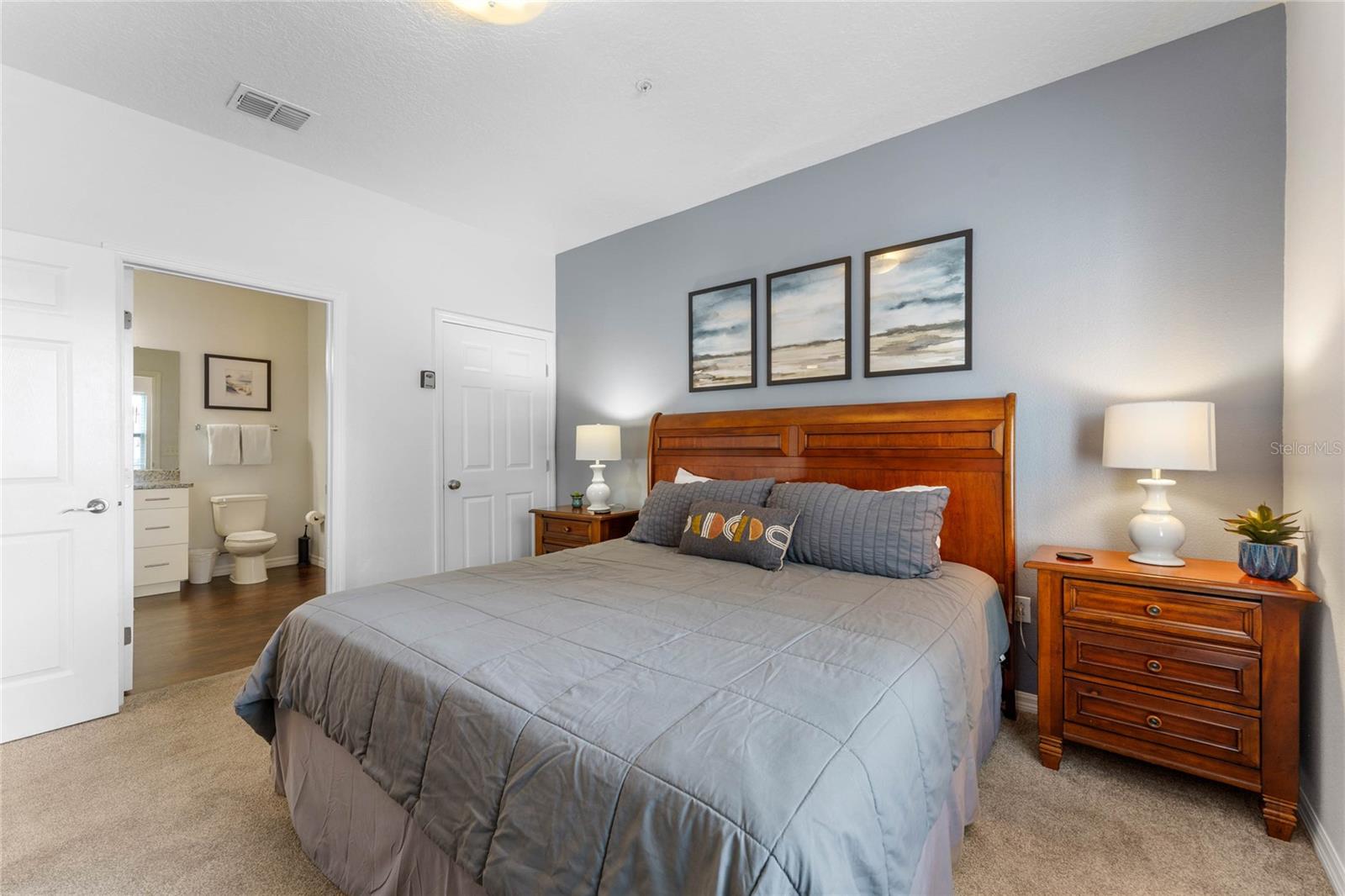 5370 DIPLOMAT CT #104