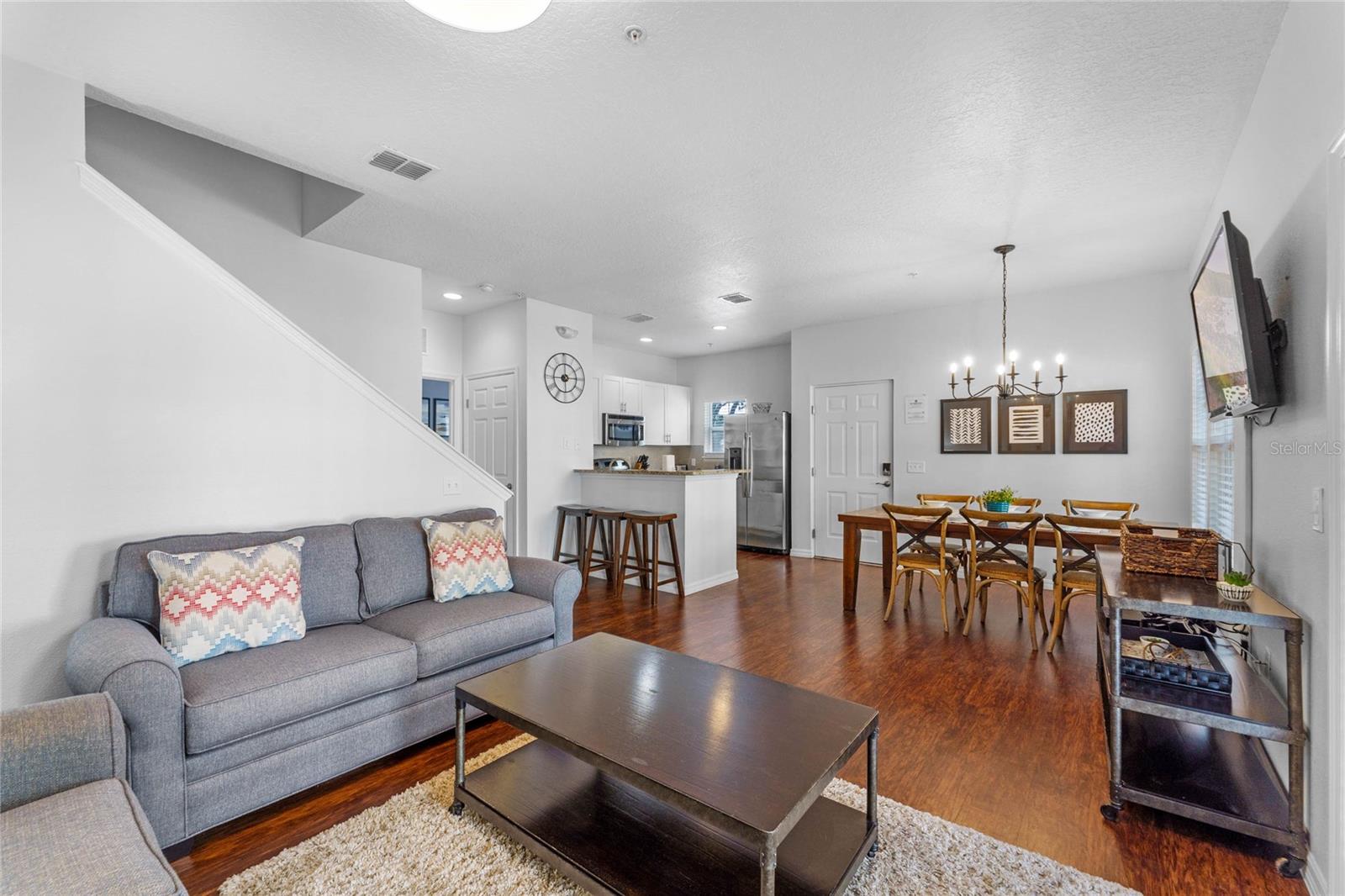 5370 DIPLOMAT CT #104